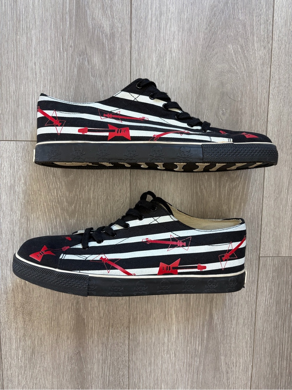 Rare Men TUK Guitar Stripe Print Low Top Red white Black Size 11;No Original Box